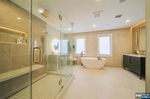 Bath - 144 Village Cir, Paramus, NJ 07652 photo 4 of 9