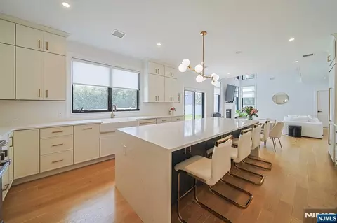 Kitchen - 144 Village Cir, Paramus, NJ 07652 photo 4 of 4
