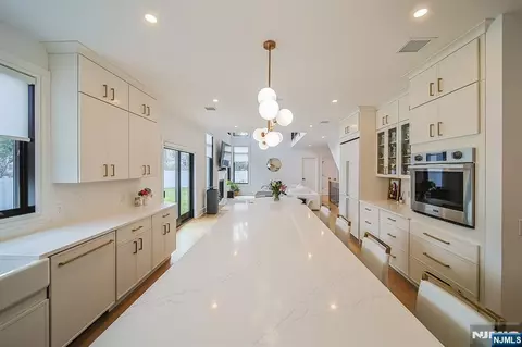 Entry Way - 144 Village Cir, Paramus, NJ 07652 photo 4 of 10