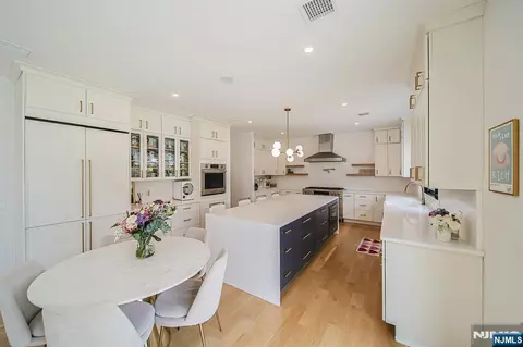 Kitchen - 144 Village Cir, Paramus, NJ 07652 photo 2 of 4