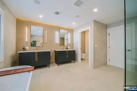Bath - 144 Village Cir, Paramus, NJ 07652 photo 5 of 9