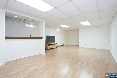 Living - 7 Tufts Ct, Paramus, NJ 07652 photo 4 of 5
