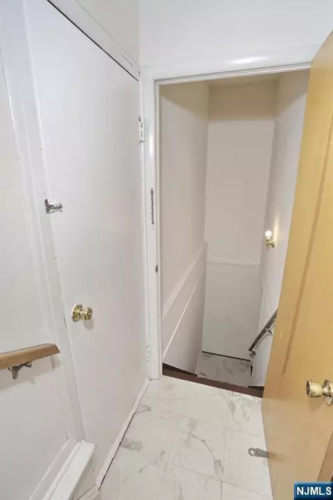 Entry Way - 7 Tufts Ct, Paramus, NJ 07652 photo 4 of 5