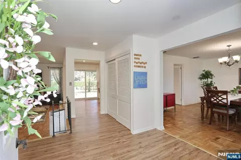 Entry Way - 7 Tufts Ct, Paramus, NJ 07652 photo 1 of 5