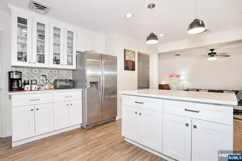 Kitchen - 7 Tufts Ct, Paramus, NJ 07652 photo 4 of 6