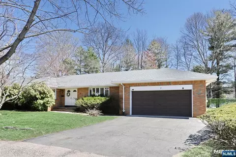 Exterior - 7 Tufts Ct, Paramus, NJ 07652 photo 3 of 7