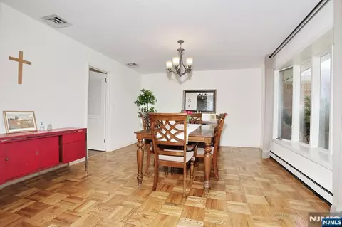 Dining - 7 Tufts Ct, Paramus, NJ 07652 photo 2 of 3