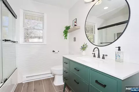 Bath - 7 Tufts Ct, Paramus, NJ 07652 photo 3 of 6