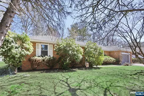 Exterior - 7 Tufts Ct, Paramus, NJ 07652 photo 2 of 7