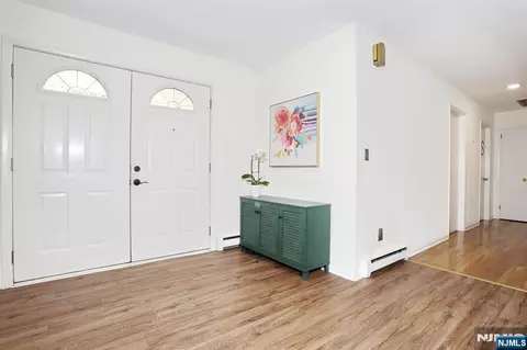 Entry Way - 7 Tufts Ct, Paramus, NJ 07652 photo 2 of 5