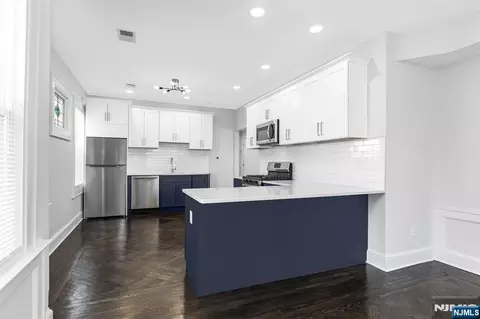 25 Waldo Ave, Bloomfield, NJ 07003