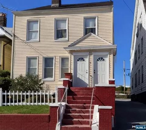 16 Oraton St, Newark, NJ 07104