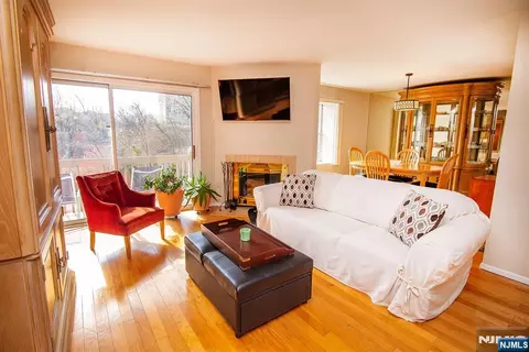507 Windsor Dr #107, Palisades Park, NJ 07650