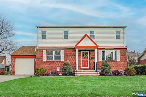 27 Westwood Dr, Fair Lawn, NJ 07410