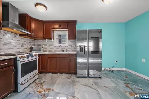 21 Helen Dr, Moonachie, NJ 07074