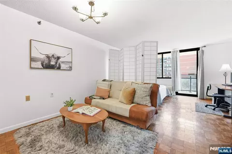 551 Observer Hwy #3L, Hoboken, NJ 07030