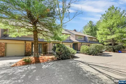56 Longfellow Ln, Mahwah, NJ 07430