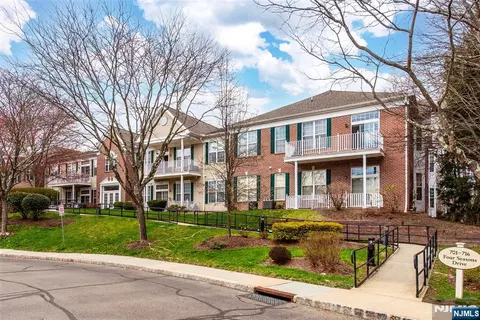 703 Four Seasons Dr, Wayne, NJ 07470