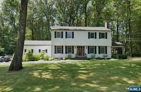 61 Heatherhill Ln, Woodcliff Lake, NJ 07677