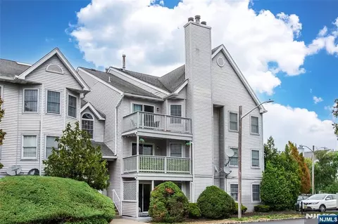 117 Quartz Ln, Paterson, NJ 07501