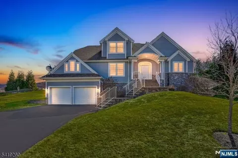 4 Coventry Rd, Hamburg, NJ 07419