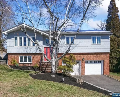 15 Wanda Ct, Clifton, NJ 07014