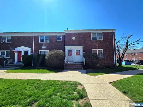 479 Maple Hill Dr #42, Hackensack, NJ 07601