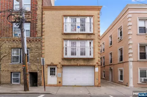317 11th St #2, Union City, NJ 07087