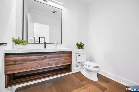 Bath - 28 Skye Dr, Paramus, NJ 07652 photo 1 of 3
