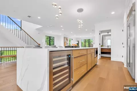 Entry Way - 28 Skye Dr, Paramus, NJ 07652 photo 4 of 7