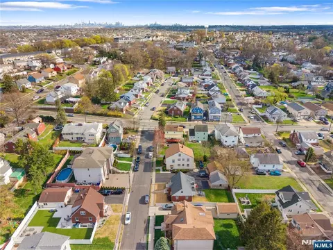 271 Outwater Ln, Saddle Brook, NJ 07663