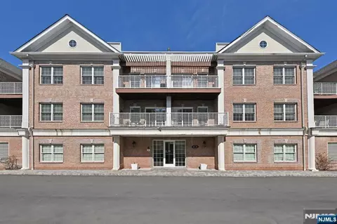 2303 Rio Vista Ln, Northvale, NJ 07647