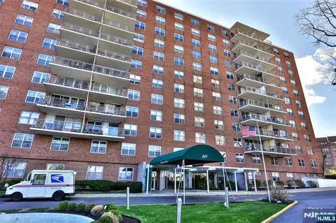 301 Beech St #2F, Hackensack, NJ 07601