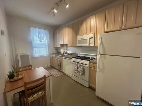 Kitchen - 303 Hamilton Pl #B4, Hackensack, NJ 07601 photo 1 of 2
