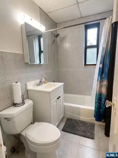 Bath - 303 Hamilton Pl #B4, Hackensack, NJ 07601 photo 1 of 2