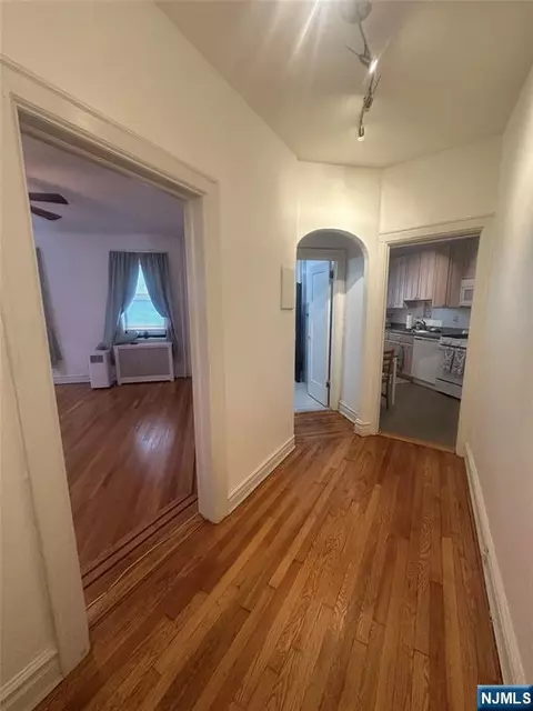 Entry Way - 303 Hamilton Pl #B4, Hackensack, NJ 07601 photo 2 of 2