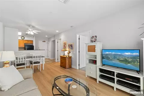189 Forest Ave #108, Paramus, NJ 07652 photo 5