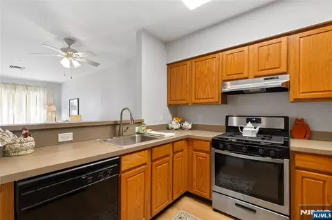 Kitchen - 189 Forest Ave #108, Paramus, NJ 07652 photo 1 of 2