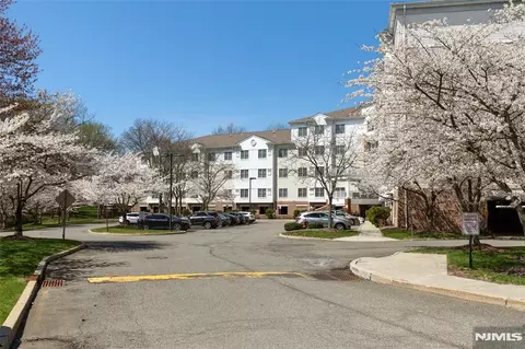 189 Forest Ave #108, Paramus, NJ 07652 photo 4