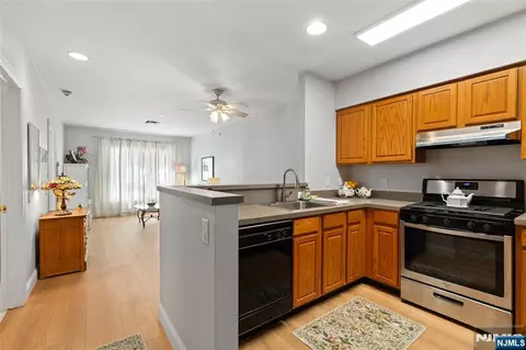 Kitchen - 189 Forest Ave #108, Paramus, NJ 07652 photo 2 of 2