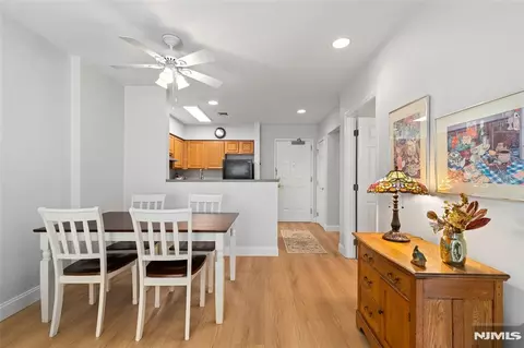 189 Forest Ave #108, Paramus, NJ 07652 photo 8