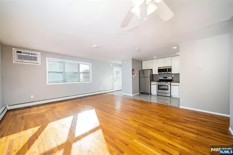 54 Chestnut St, Weehawken, NJ 07086