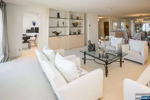2 Claridge Dr #7NE, Verona, NJ 07044