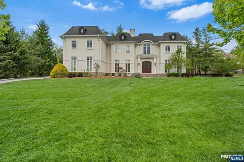 1 Sandstone Rdg, Saddle River, NJ 07458