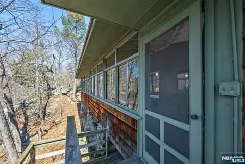 Exterior - 27 Middle Rd, Haskell, NJ 07420 photo 5 of 10