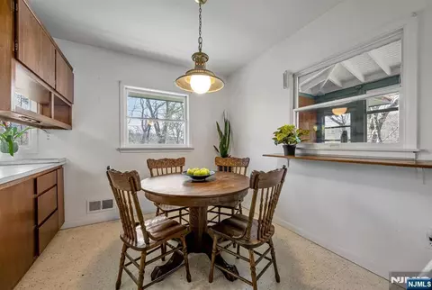 Dining - 27 Middle Rd, Haskell, NJ 07420 photo 2 of 3