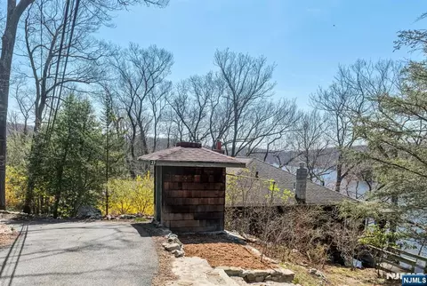 Exterior - 27 Middle Rd, Haskell, NJ 07420 photo 10 of 10