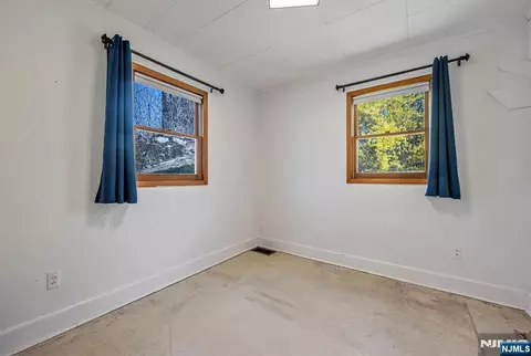 Bedroom - 27 Middle Rd, Haskell, NJ 07420 photo 3 of 4