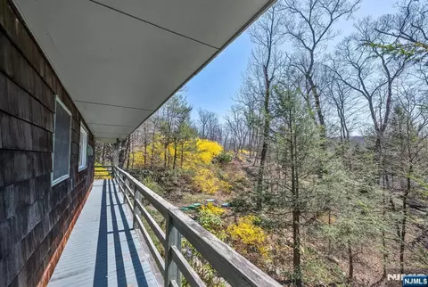Exterior - 27 Middle Rd, Haskell, NJ 07420 photo 6 of 10