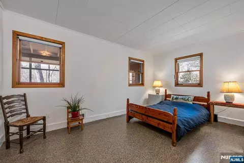 Bedroom - 27 Middle Rd, Haskell, NJ 07420 photo 1 of 4